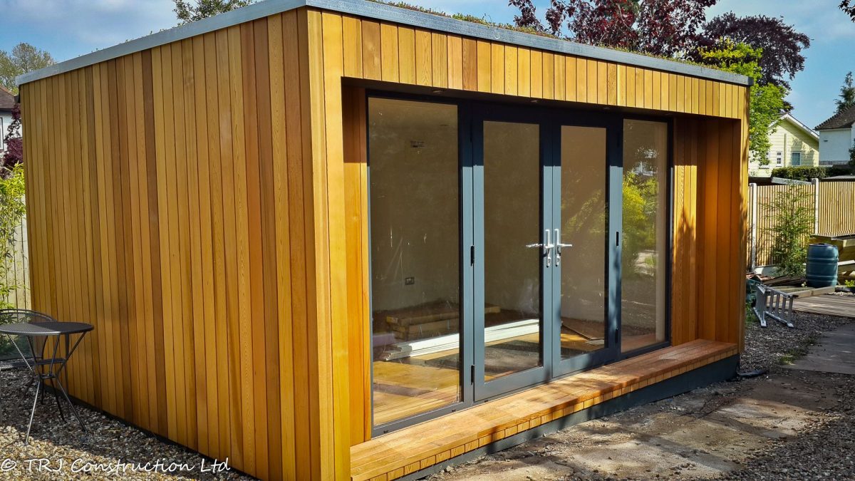Red Cedar studio room